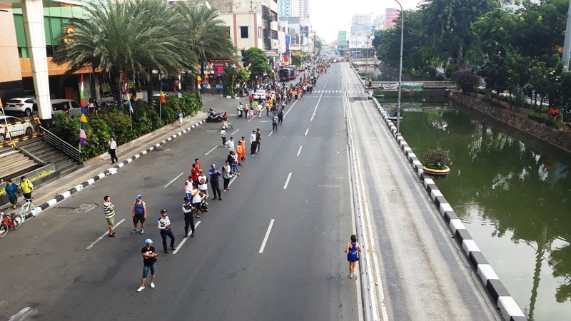 Bawa Anak dan Rela Datang Sejak Pagi, Warga Antusias Tonton Marathon Asian Games 2018