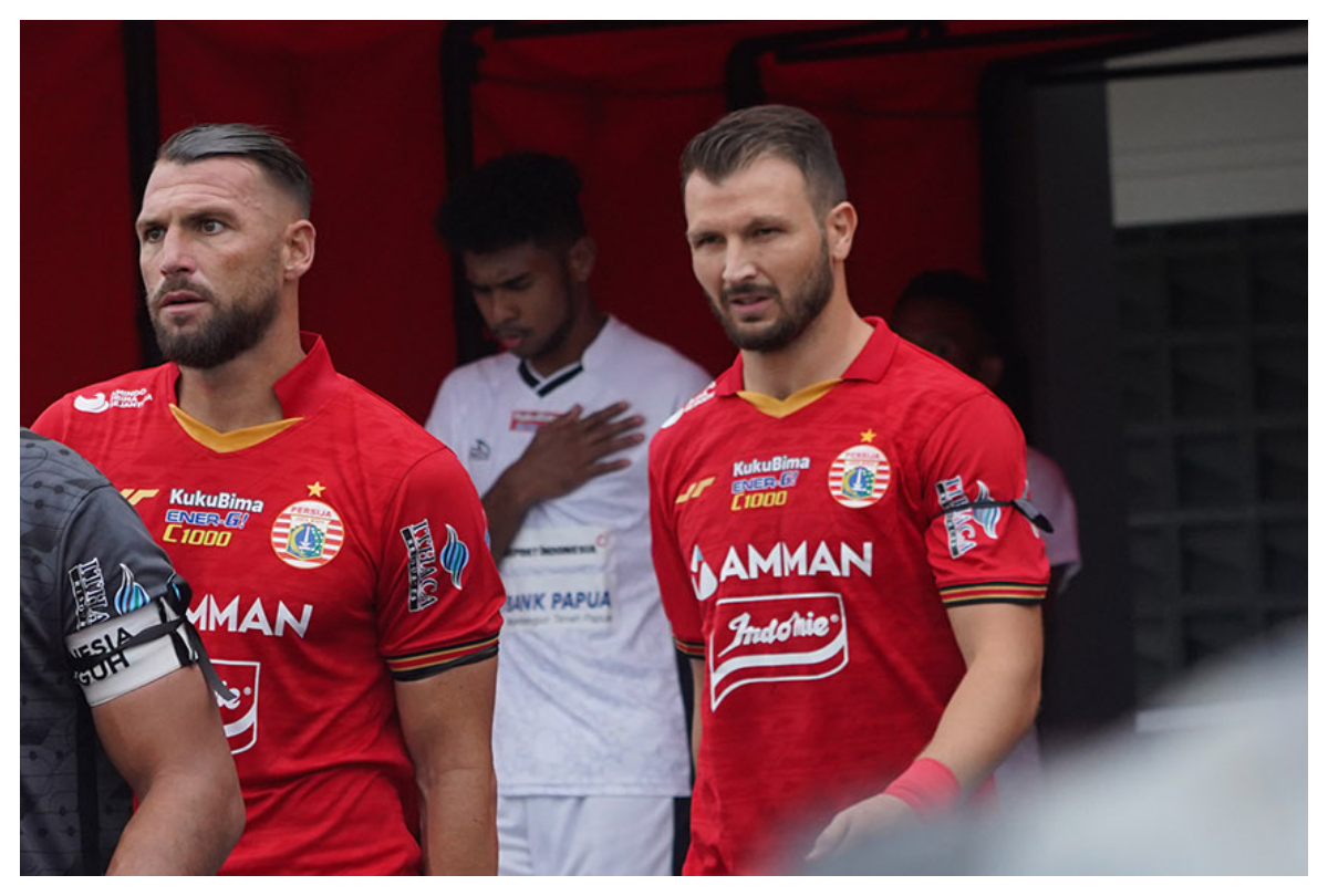 marco-motta-dan-marko-simic-pad-alaga-lawan-persipura.jpg