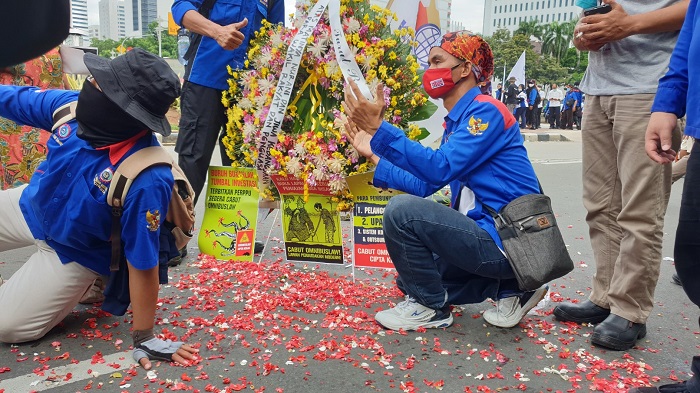 massa-aksi-buruh-2112020.jpg