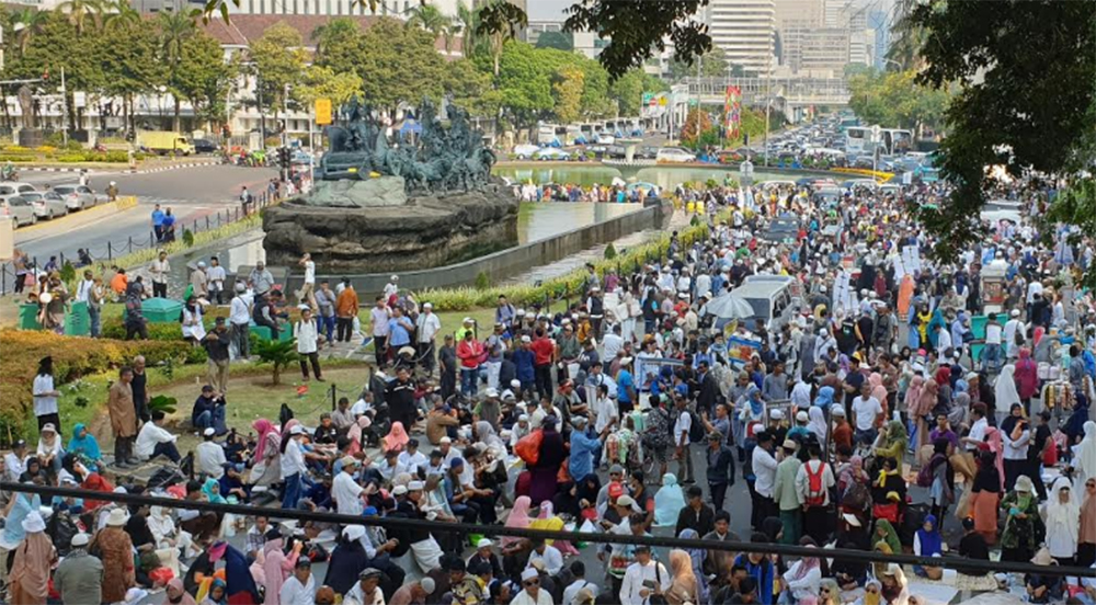 massa-aksi-kawal-sidang-sengketa-hasil-pilpres-di-mk-dari-patung-kuda.jpg