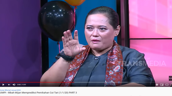 mbak-you-dengan-yakin-mengatakan-rumah-tangga-syahrini-dan-reino-barack-akan-bermasalah.jpg