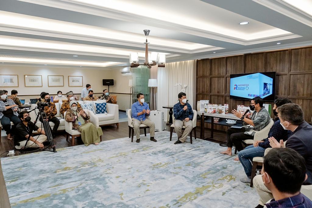 menparekraf-sandiaga-uno-menjadi-moderator-dalam-kajian-ekonomi-series.jpg