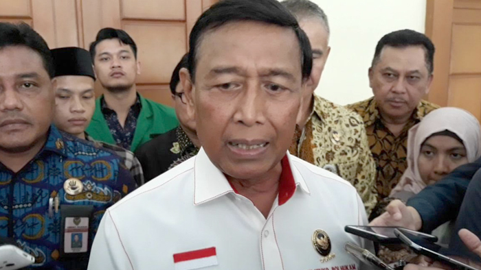 menteri-koordinator-bidang-politik-hukum-dan-keamanan-menkopolhukam-wiranto-ditemui.jpg