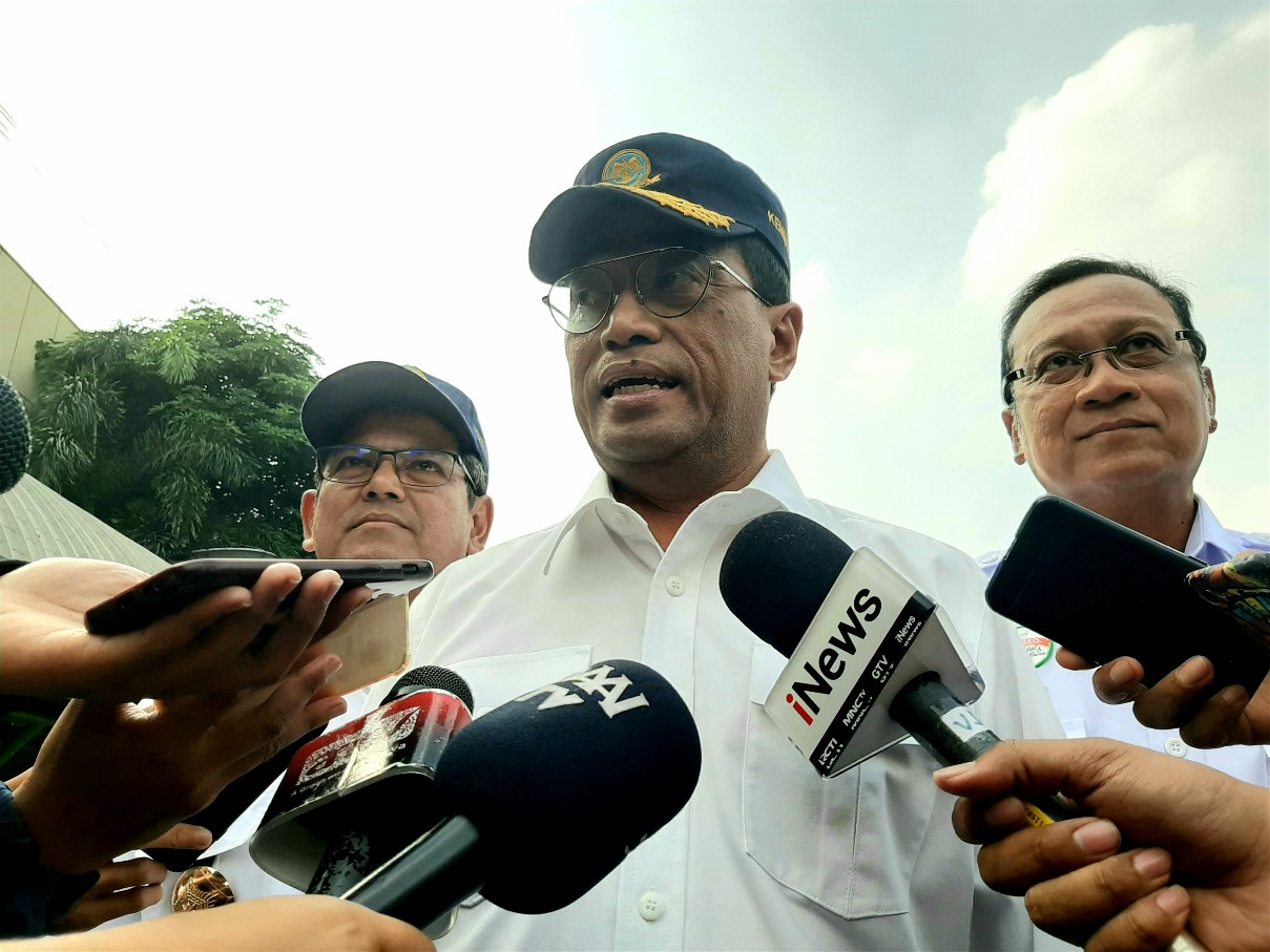 menteri-perhubungan-budi-karya-sumadi-seusai-apel-gelar-pasukan-natal-dan-tahun-baru.jpg
