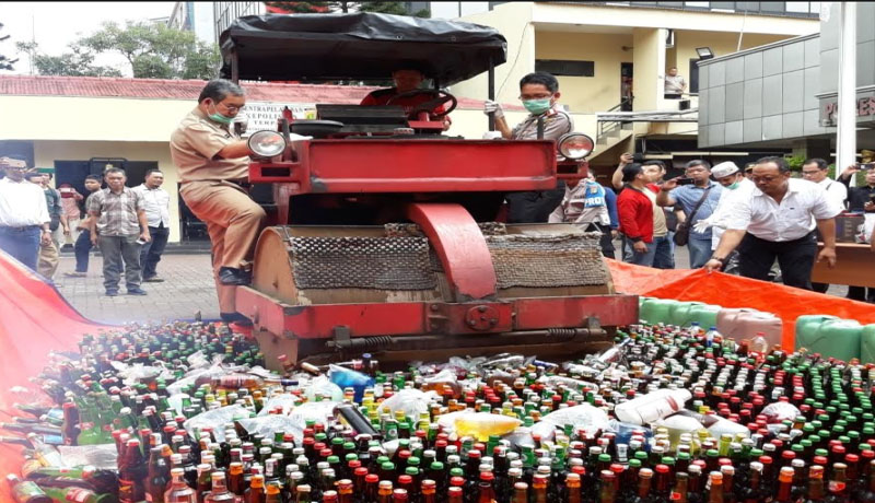 Polres Jakarta Pusat Musnahkan 2.109 Botol Miras