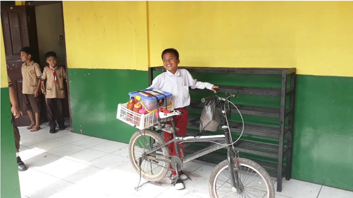 muhammad-saputra-di-sekolahnya-di-sd-jurang-mangu-timur-01-pondok-aren-tang-sel.jpg