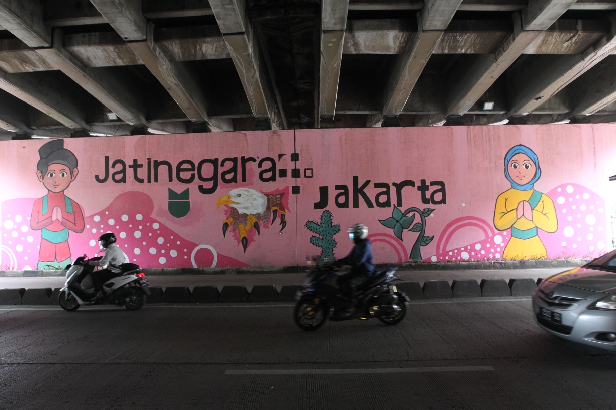 Hampir Rampung, Mural Jakarta Kolaborasi di Kolong Flyover Jatinegara Sudah 70 Persen