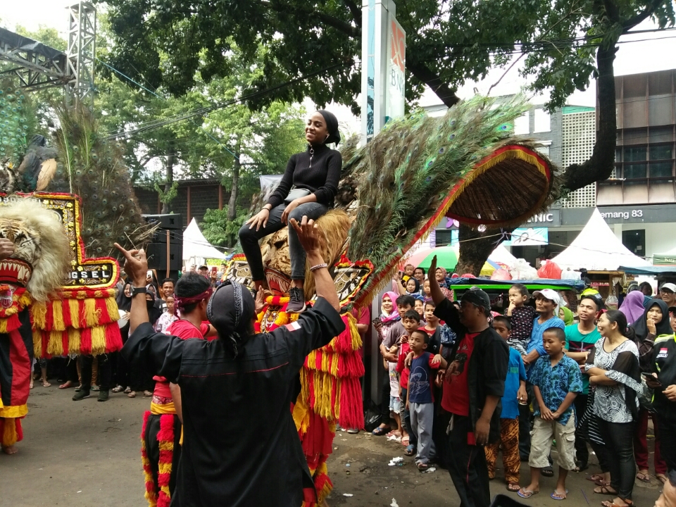 Sempat Takut Naik Reog Ponorogo di Festival Palang Pintu, Begini Reaksi WN Nigeria