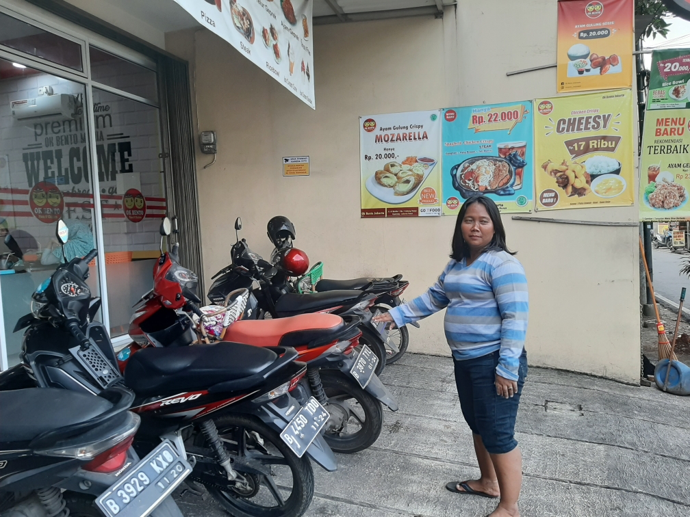 Kisah Nita Jadi Juru Parkir Demi Jemput 3 Anaknya: Sulit Komunikasi Setelah Berpisah dengan Suami