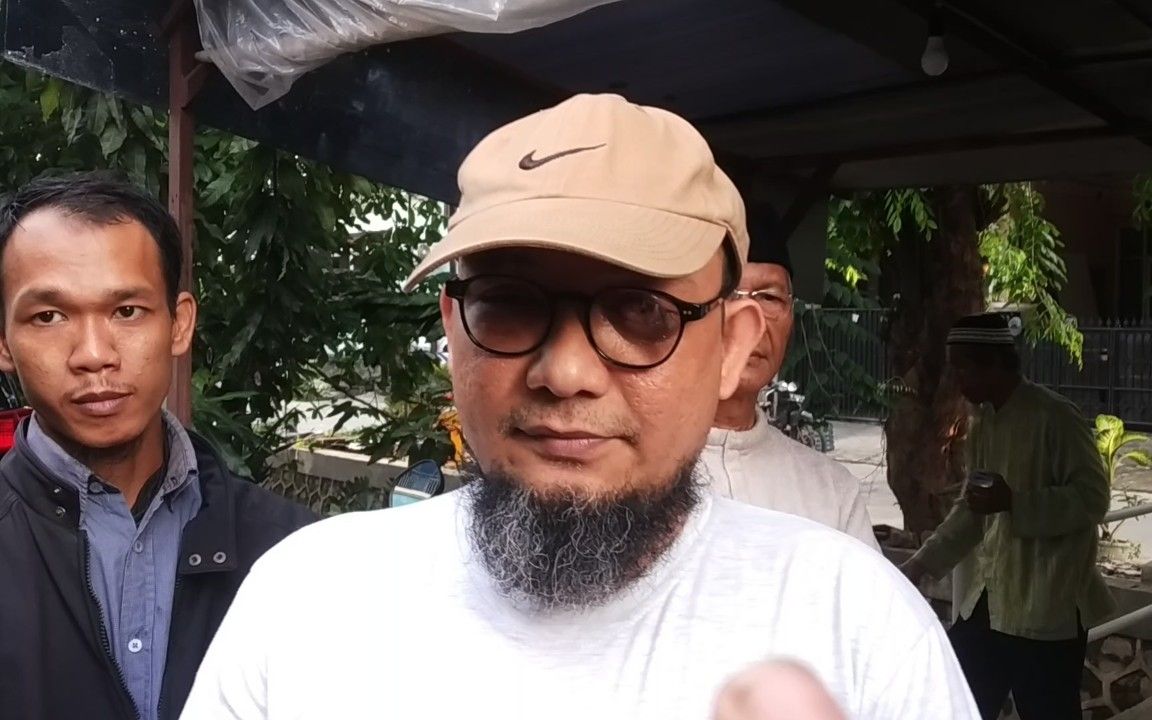 novel-baswedan-saat-ditemui-di-rumahnya.jpg