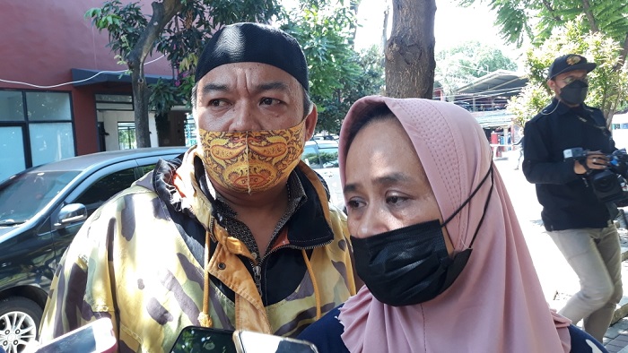 nursin-dan-upi-hartati-orangtua-rezkil-khairi.jpg
