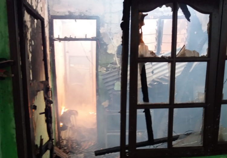 Tabung Gas Meledak, Enam Kontrakan di Batu Ampar Condet Hangus Terbakar