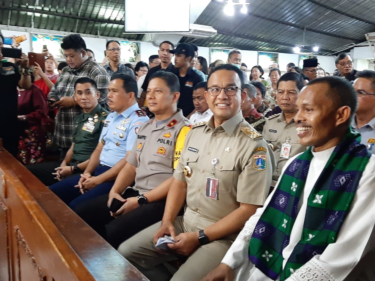 pak-gubernur-dki-jakarta-anies-baswedan-di-gereja-santo-kristoforus.jpg