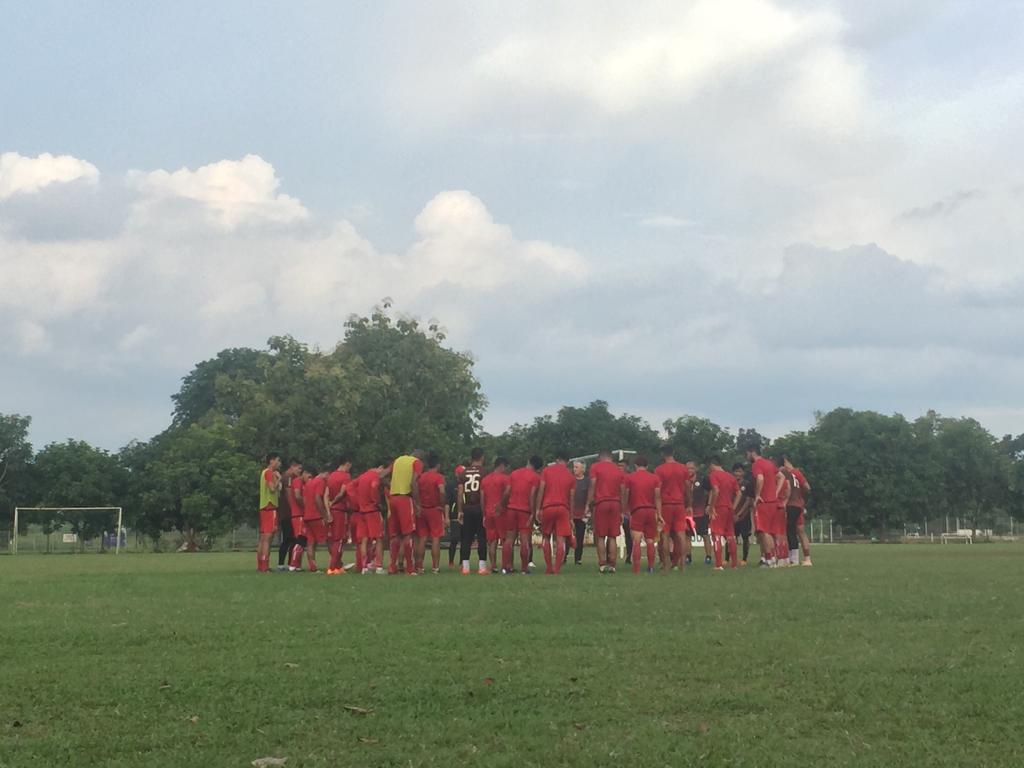 para-pemain-persija-saat-menjalani-latihan-di-lapangan-sutasoma.jpg