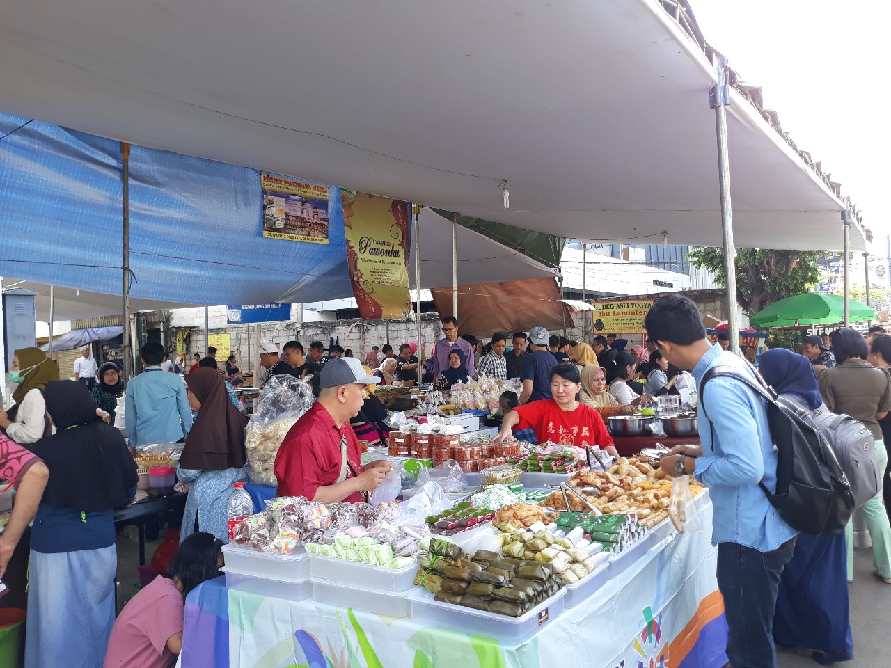 pasar-takjil-bendungan-hilir-yang-memanjakan-pengunjung-dengan-aneka-kuliner-khas-ramadan.jpg