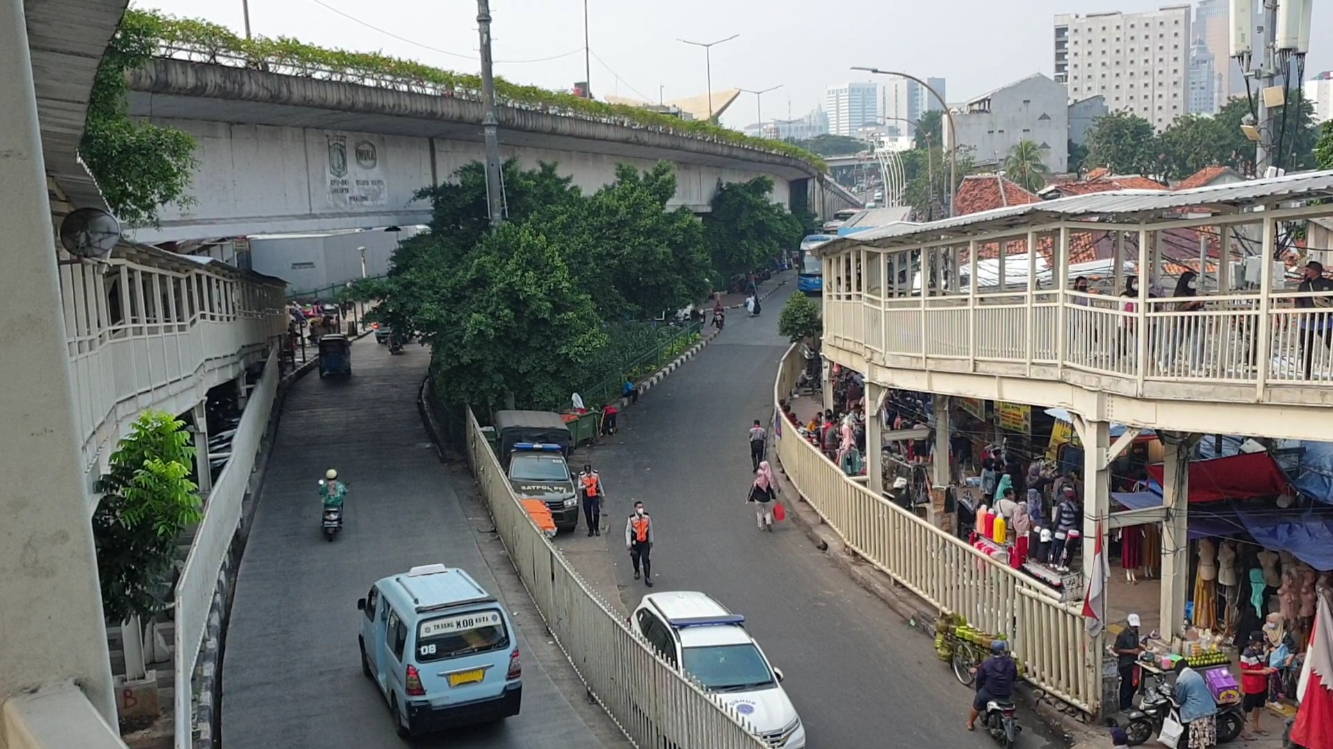 pasar-tanah-abang-masih-ramai.jpg