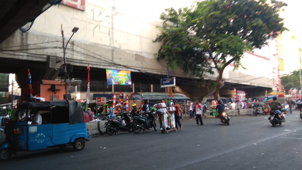 Tukang Parkir Liar di Pasar Tanah Abang Minta Rp 10 Ribu, Gedor Pintu Mobil Jika Tak Diberi Uang