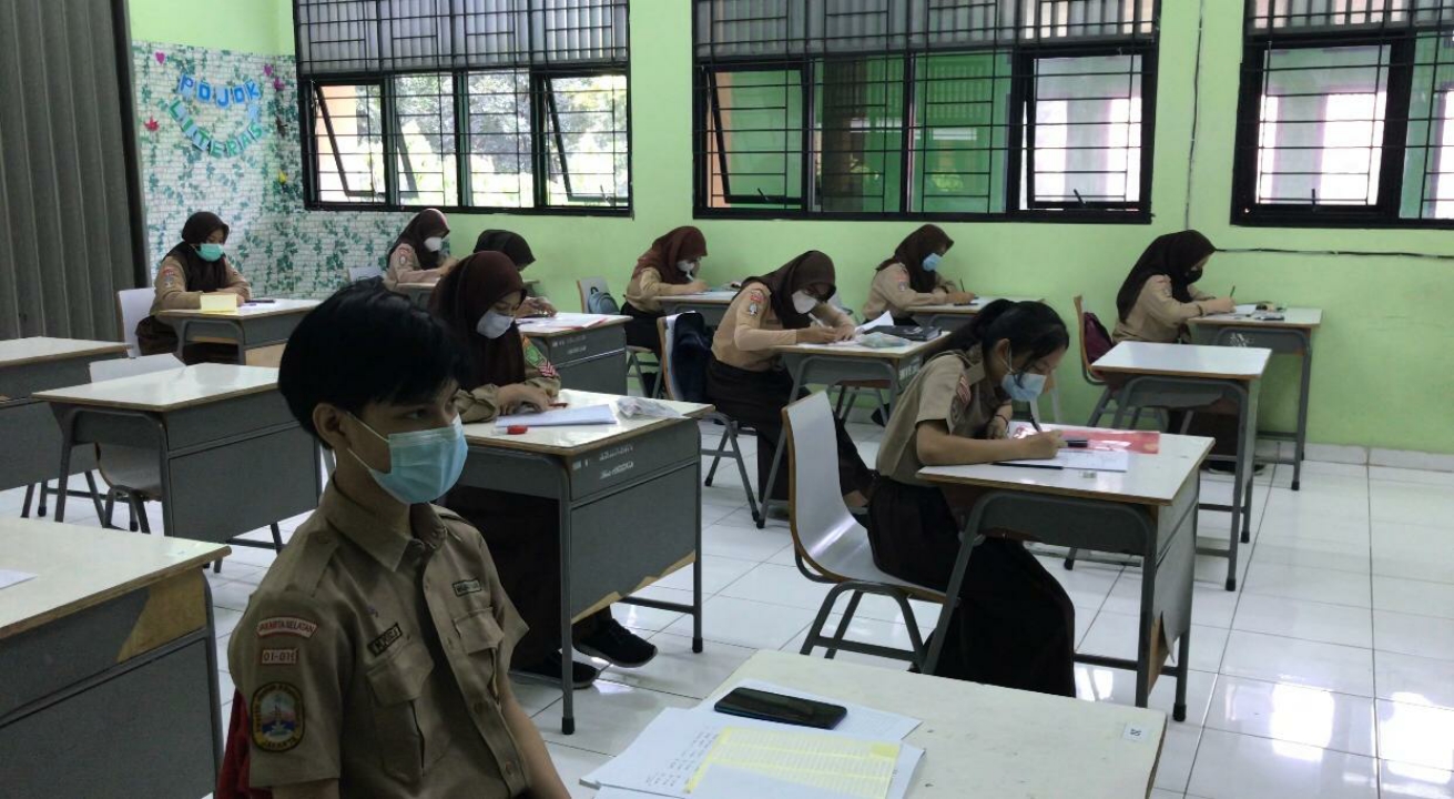 pelaksanaan-uji-coba-belajar-tatap-muka-di-smkn-15-jaksel.jpg