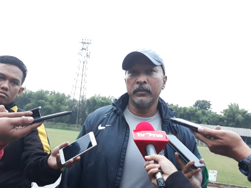 pelatih-kepala-timnas-indonesia-u19-fakhri-husaini-di-stadion-pajajaran-bogor.jpg