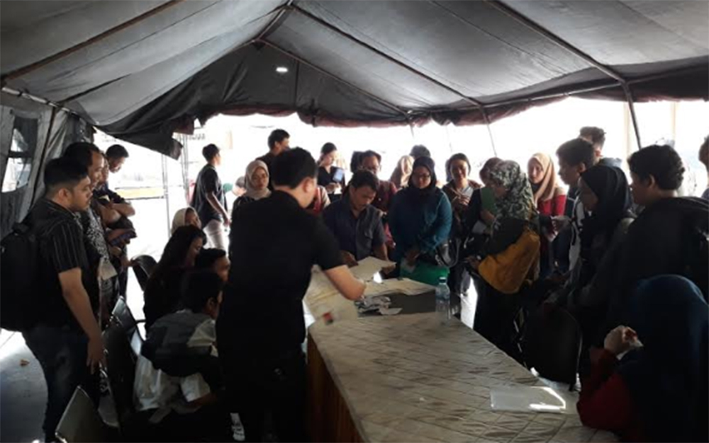 Pengamanan Polres Metro Jakarta Barat Diperketat, Pemohon SKCK Tetap Membludak Sampai Halaman