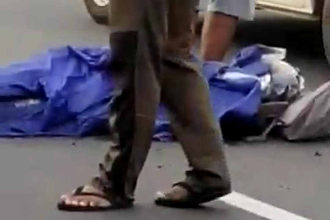 pemotor-wanita-tewas-tertabrak-truk-di-jalan-raya-bogor-jakarta-cimanggis.jpg