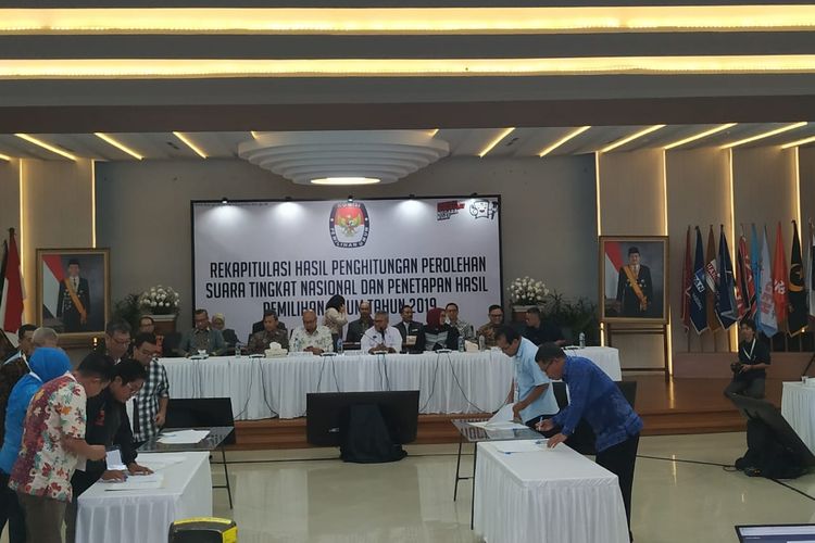 penandatangan-hasil-rekapitulasi-suara-nasional-di-kpu-ri.jpg