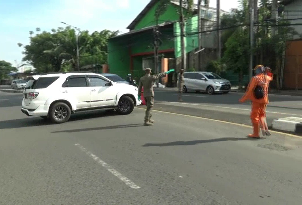 pengemudi-mobil-yang-diputar-balik-di-cakung-jakarta-timur.jpg