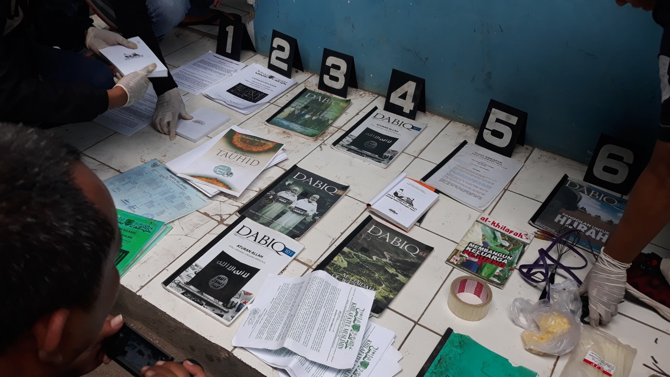 penggeledahan-teroris-bekasi-2.jpg
