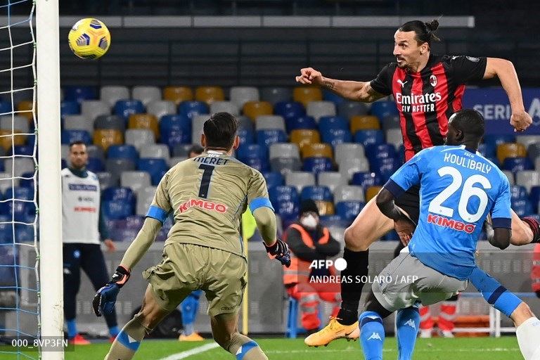 penyerang-swedia-ac-milan-zlatan-ibrahimovic-mencetak-gol-vs-napoli.jpg