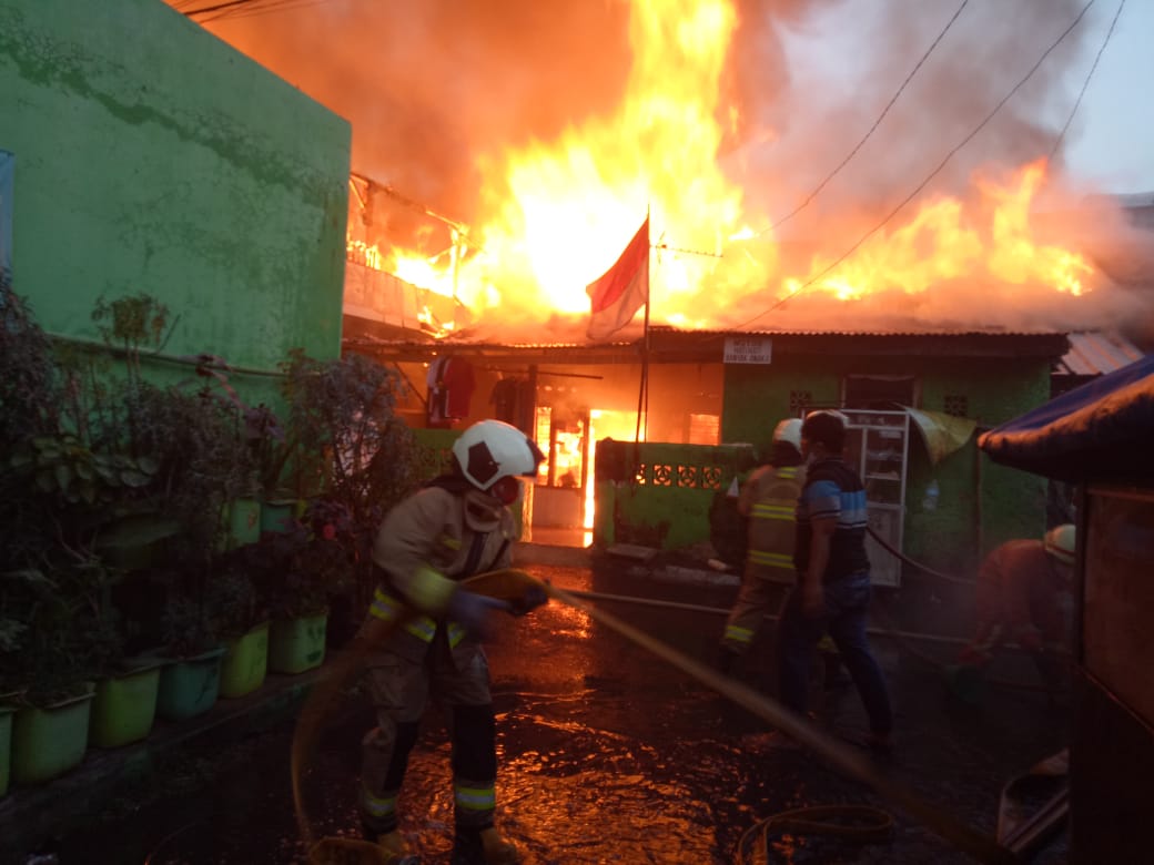 permukiman-warga-rw-03-kecamatan-jatinegara-yang-terbakar.jpg