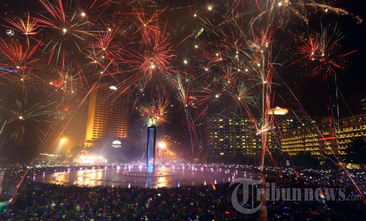 pesta-kembang-api-pada-malam-tahun-baru-di-jakarta.jpg