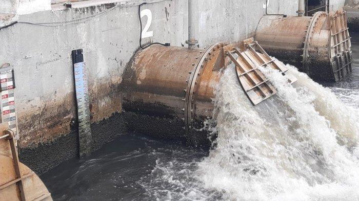 pintu-air-pasar-ikan-di-penjaringan-jakarta-utara-r.jpg