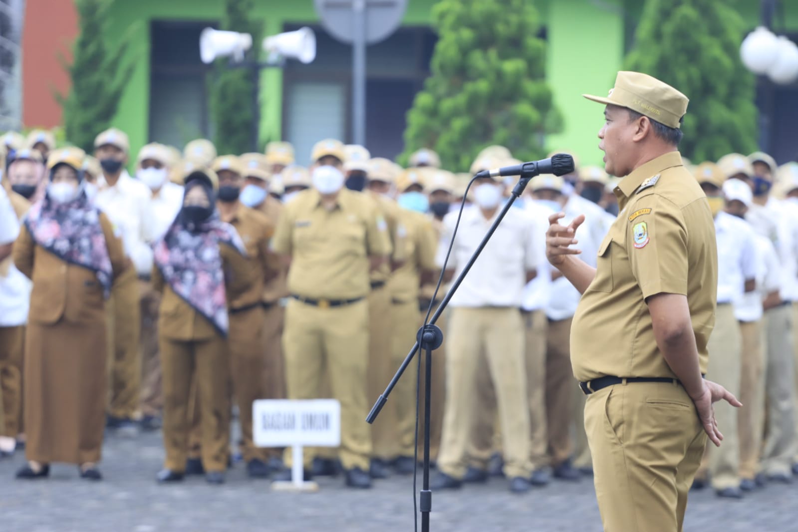 plt-wali-kota-bekasi-tri-adhianto-pimpin-apel-gabungan-asn.jpg