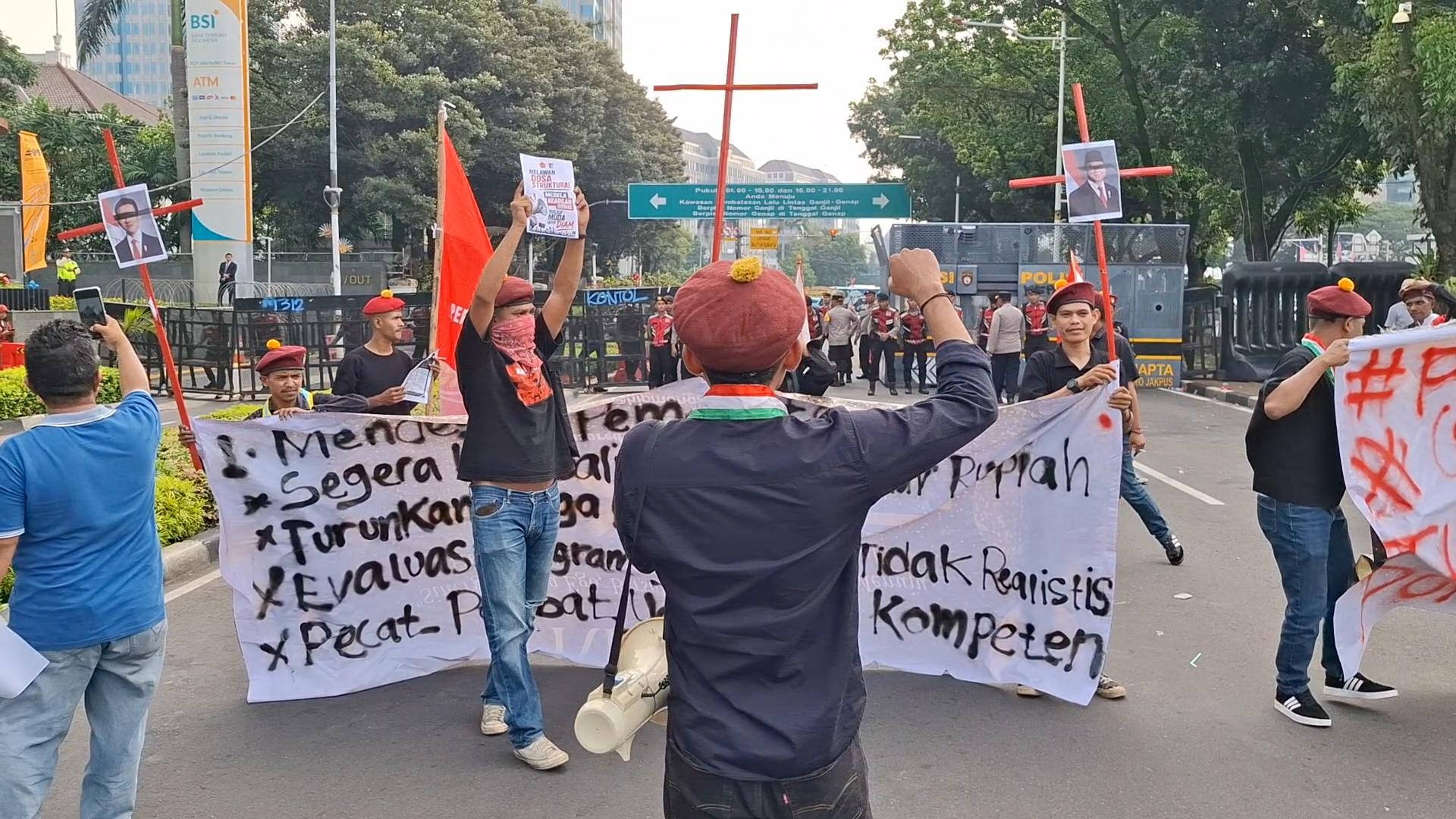 Demo Hari Ini di Jakarta: Massa Bergerak di Senen dan Gambir, Ratusan Personel Gabungan Disiagakan - Tribunjakarta.com