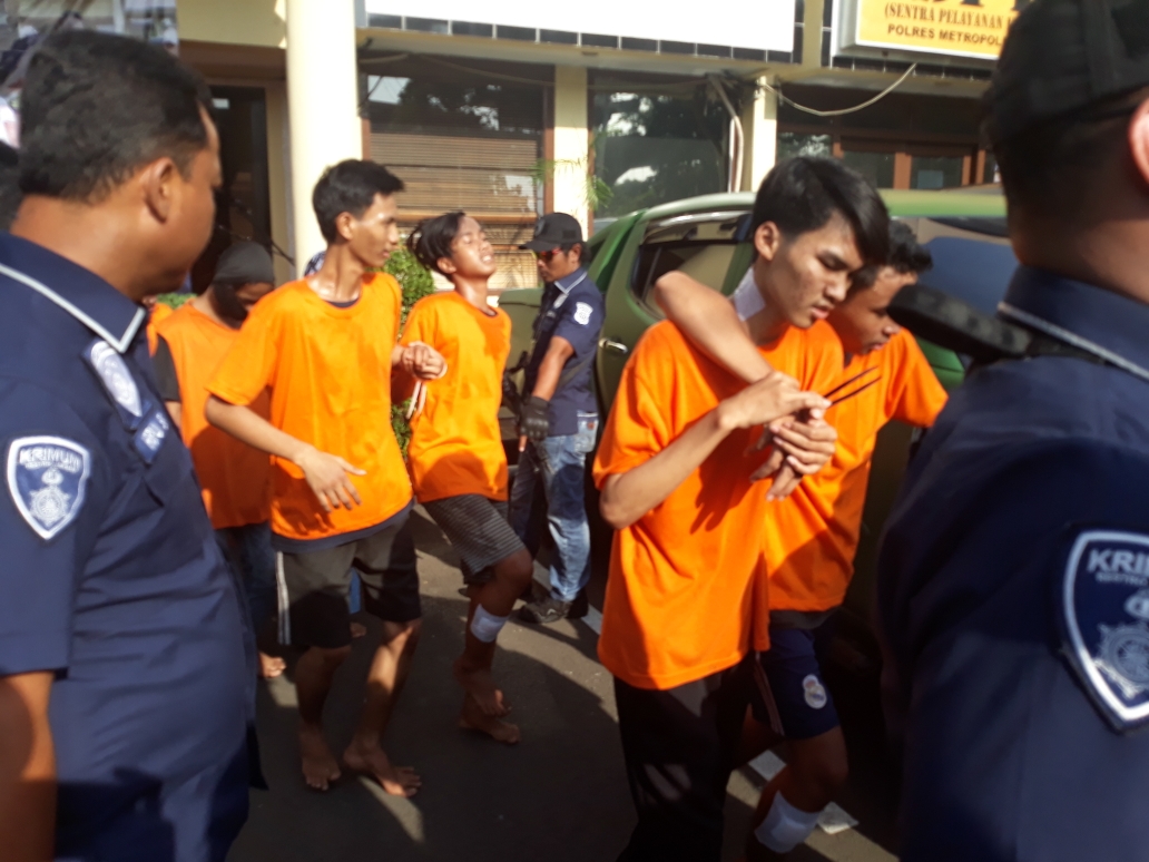 polisi-saat-merilis-kasus-tawuran-di-mapolres-metro-jakarta-barat.jpg