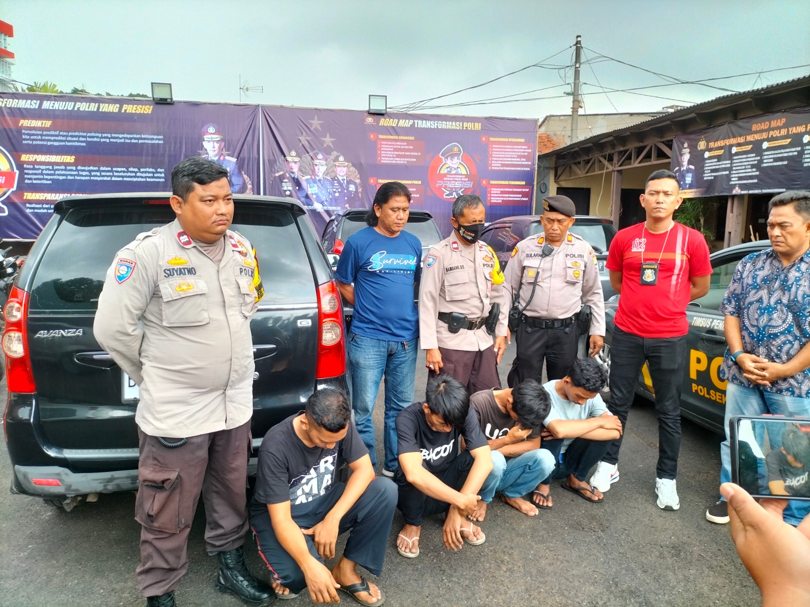 polisi-tangkap-empat-pelaku-pemalakan-sopir-truk-di-lampu-merah-tomang.jpg