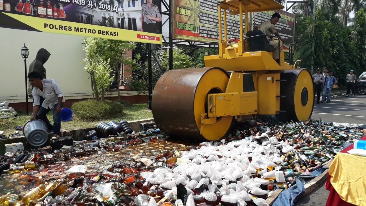 Imbau Tak Razia Penjual Miras, Wakapolres Bekasi Minta Ormas Lakukan Ini