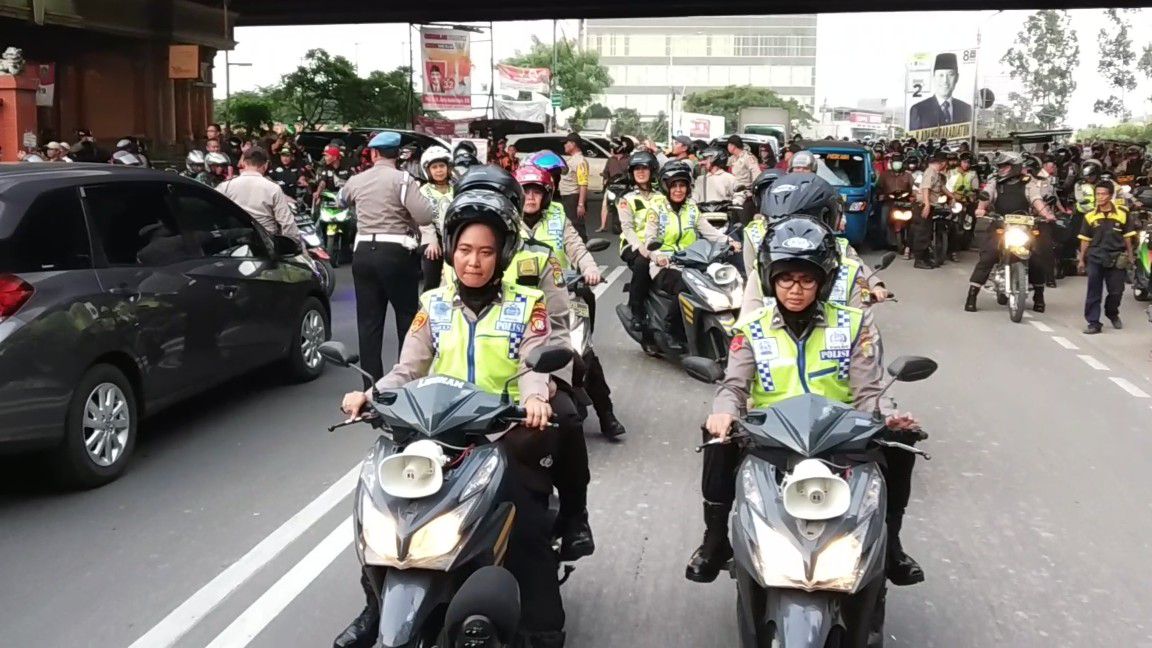 Seminggu Jelang Pemilu, Polres Metro Jakarta Utara Patroli di Pejagalan Ajak Masyarakat Nyoblos
