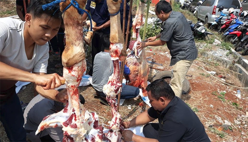 potong-kambing-di-polres-tangsel_20180822_135232.jpg
