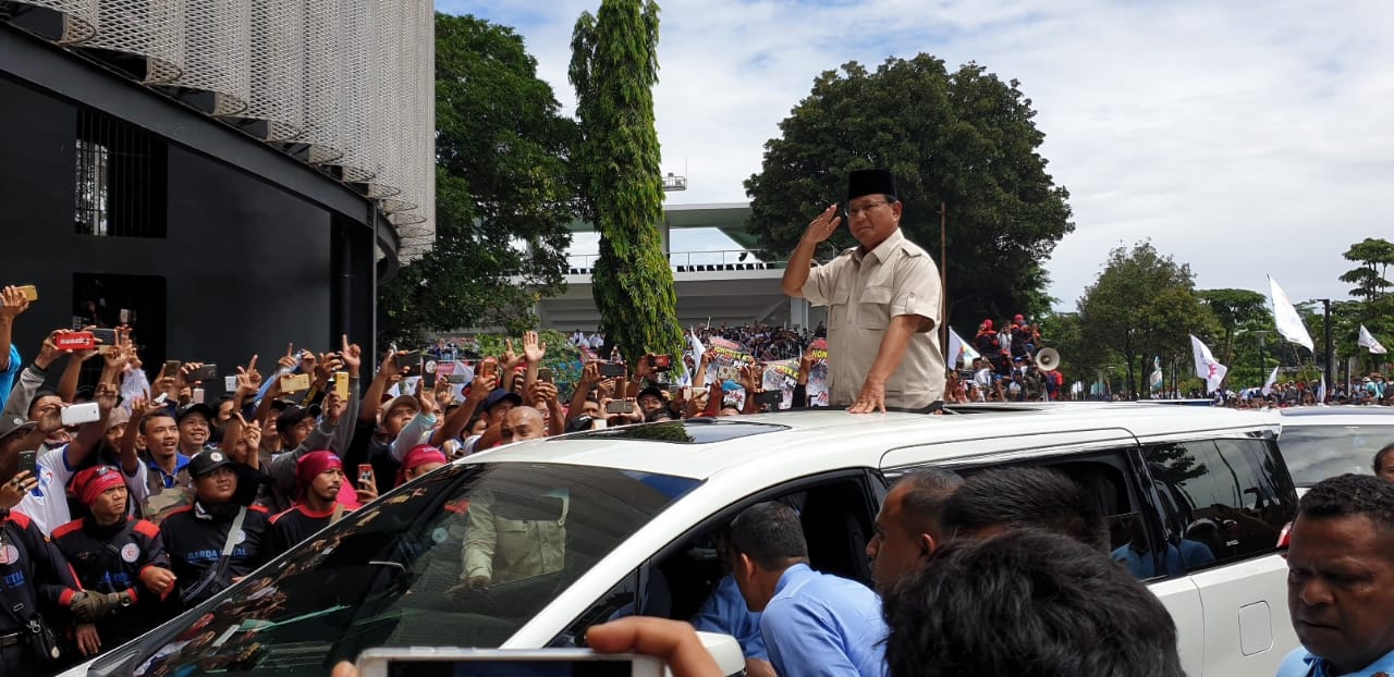 prabowo-subianto-saat-tiba-di-kawasan-tennis-indoor-senayan.jpg