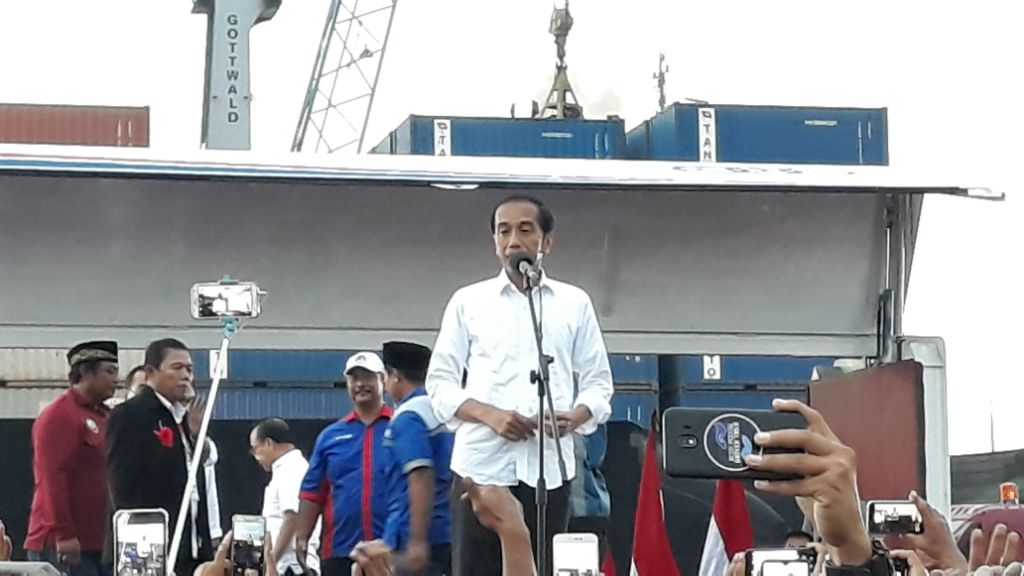presiden-ri-joko-widodo-berpidato-di-hadapan-ribuan-sopir.jpg
