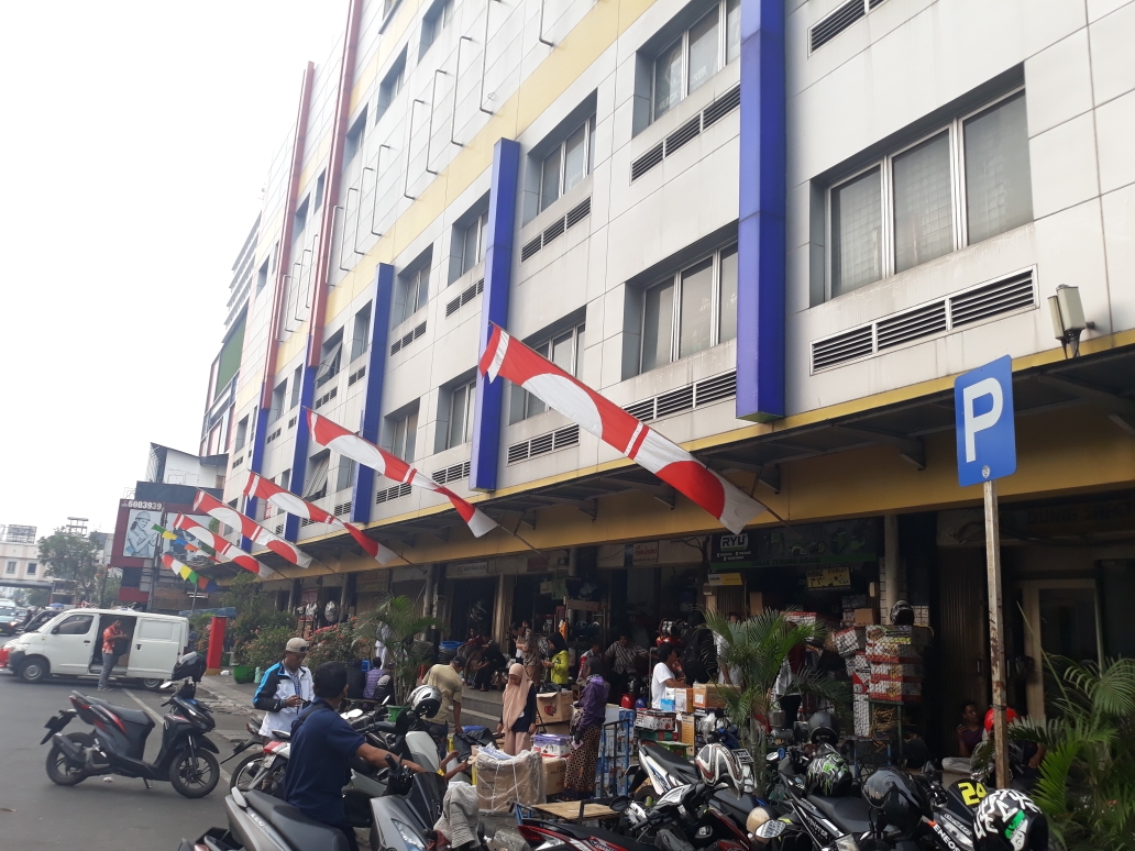 pusat-bisnis-di-kawasan-glodok-jakarta-barat-2.jpg
