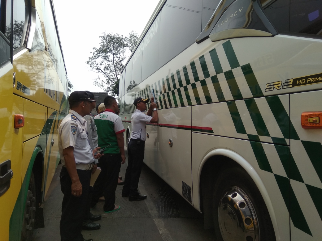 ram-cek-bus-akap-di-terminal-kampung-rambutan.jpg