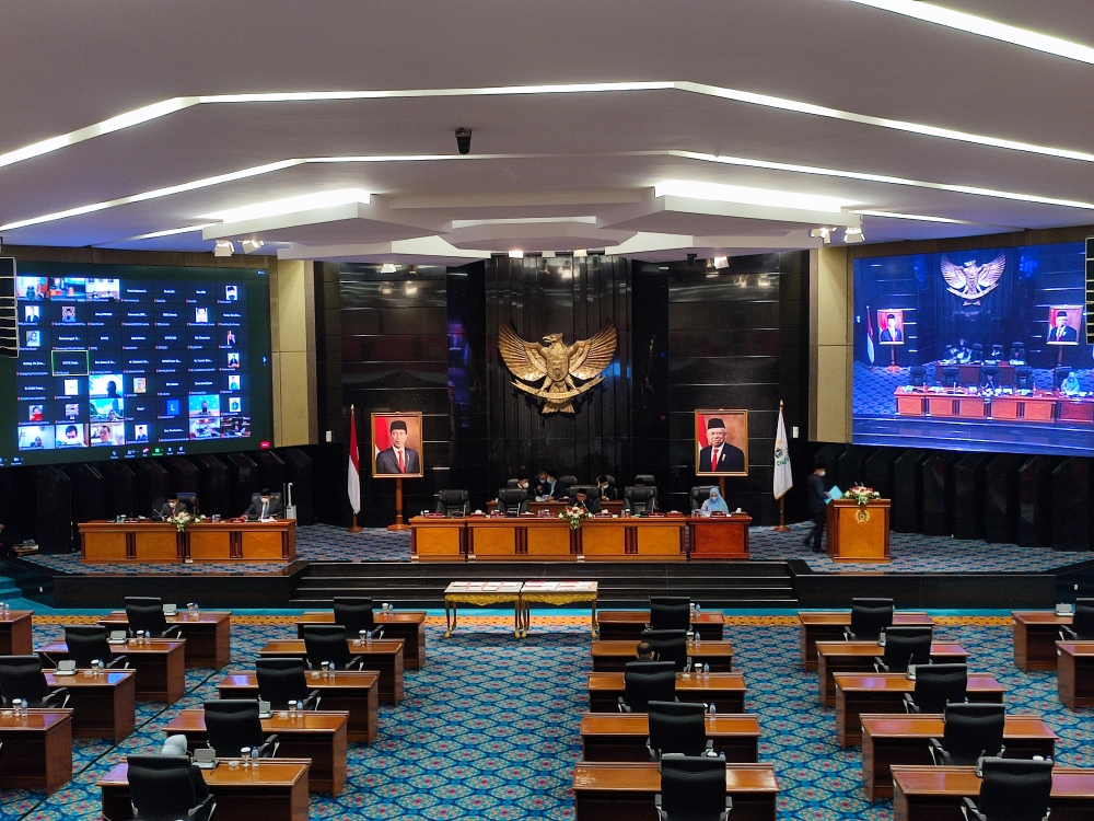 rapat-kua-ppas-apbd-dki-2022-di-ruang-rapat-paripurna-dprd-dki-dan-pemprov-dki.jpg