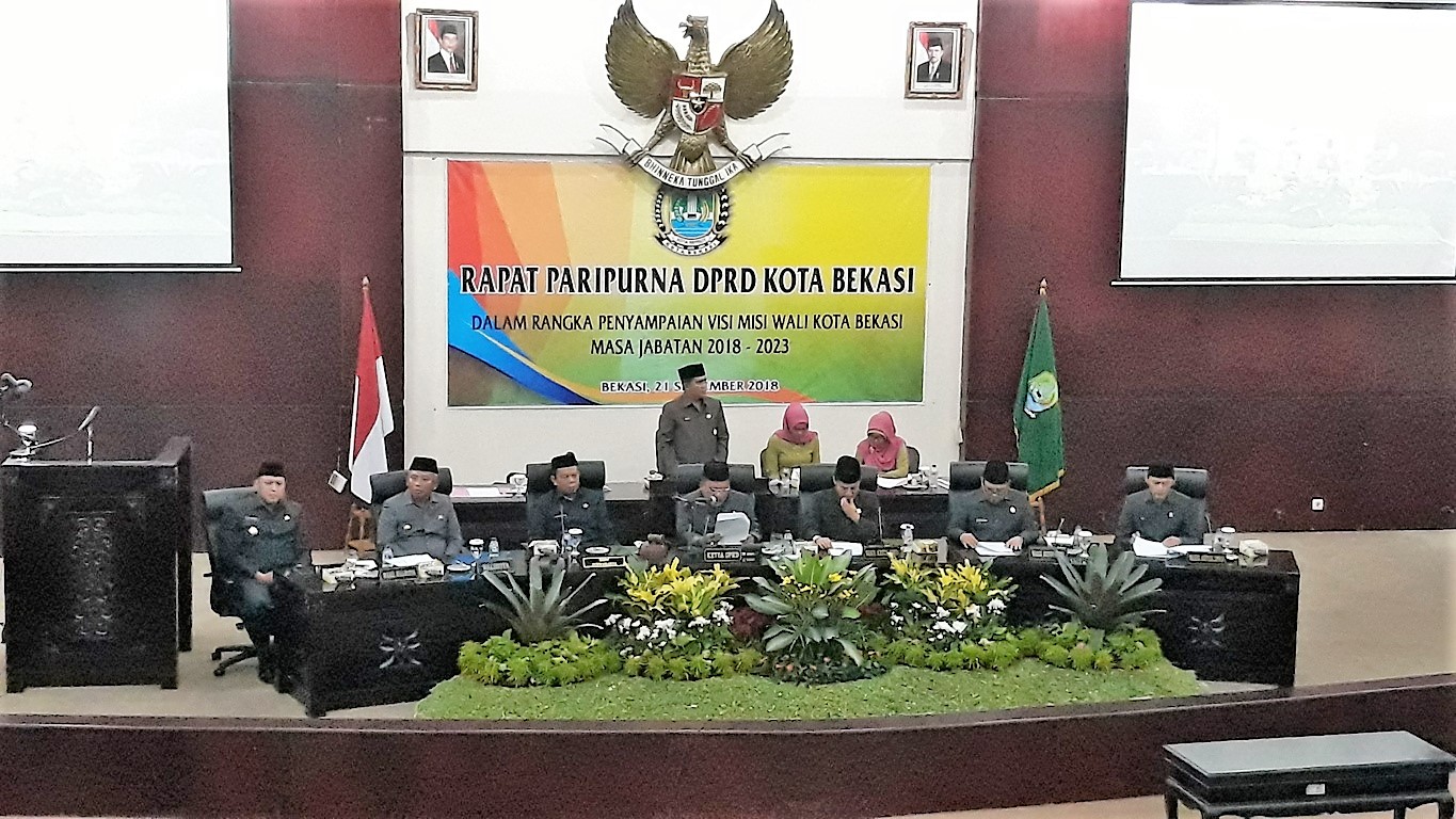 rapat-paripurna-dprd-bekasi_20180921_180331.jpg