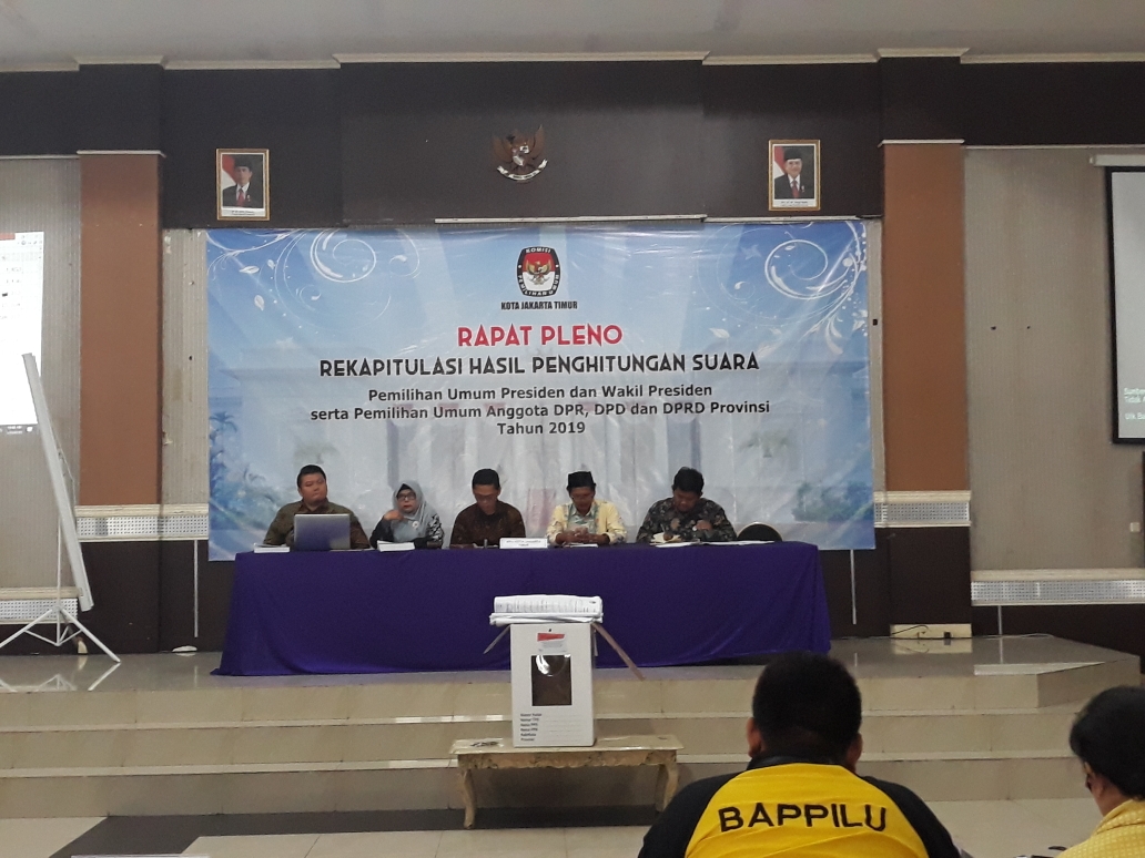 rapat-pleno-rekapitulasi-suara-pemilu-2019-tingkat-kota-jakarta-timur.jpg