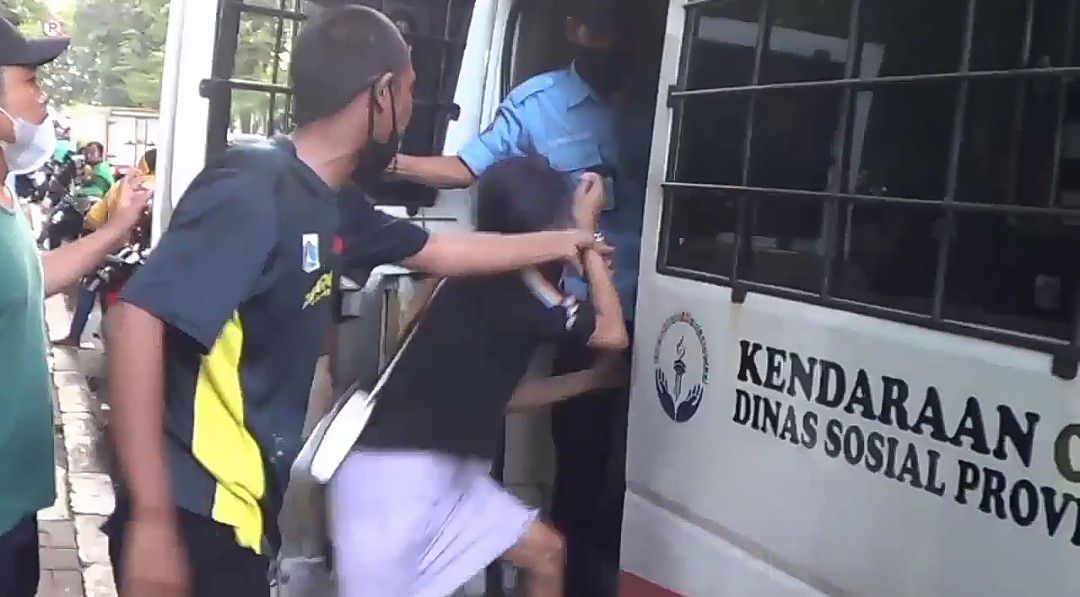 Manusia Perak hingga Pengamen Terjaring Razia PMKS Sudinsos Jakarta Utara