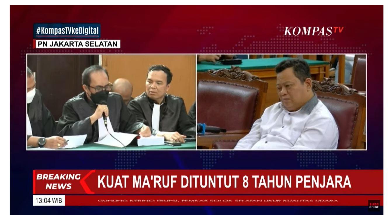 reaksi-terdakwa-pembunuhan-Brigadir-J-Kuat-Maruf-saat-dituntun-Jaksa-Penuntut-Umum-JPU.jpg