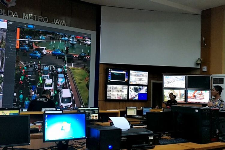 ruang-kendali-tmc-polda-metro-jaya_20181001_173621.jpg