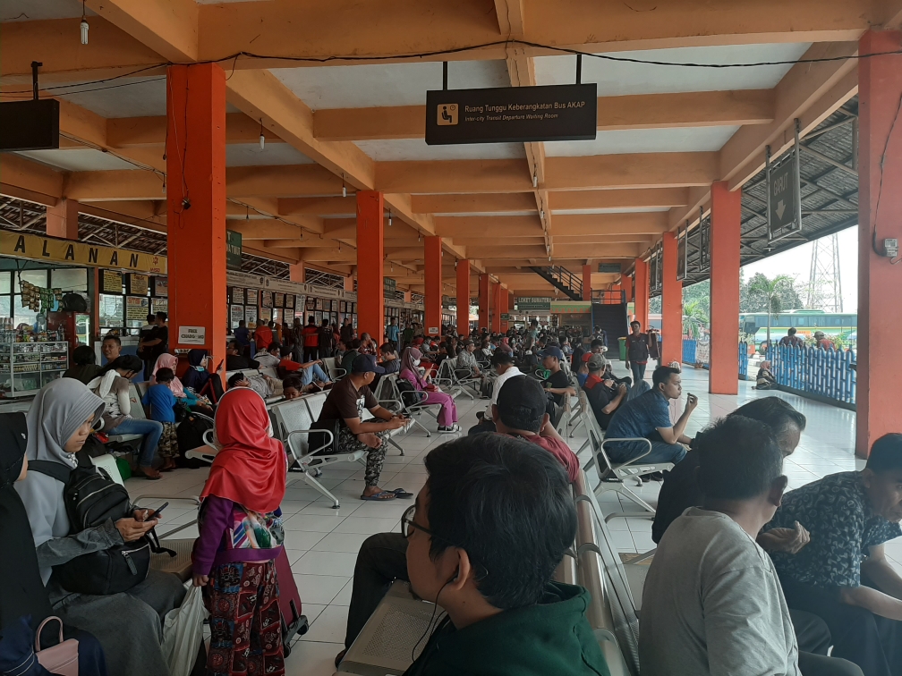 ruang-tunggu-terminal-kampung-rambutan-sabtu-21122019.jpg